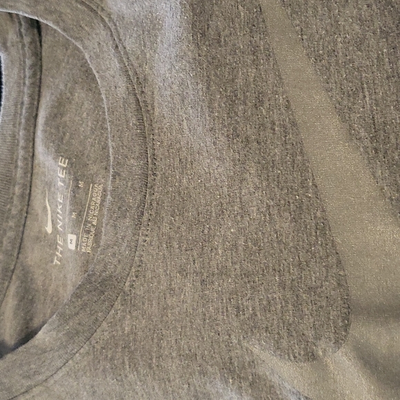 Nike tee - Picture 2 of 3